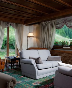 Faloria Mountain Spa Resort hall