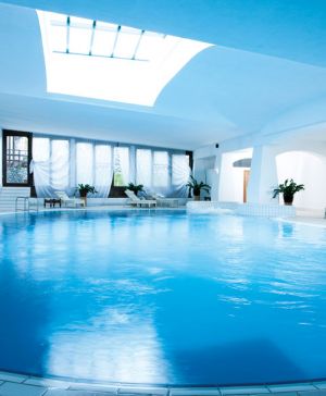 Piscina interna Faloria Mountain Spa Resort 
